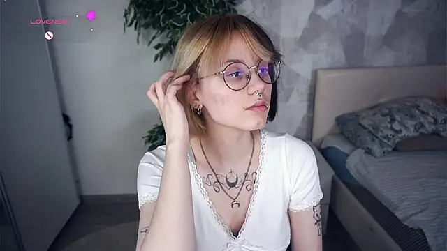 Snapshot of KellePourier chatting on February 2026 06:52:02 PM KellePourier online show from February 2026 06:52:02 PM