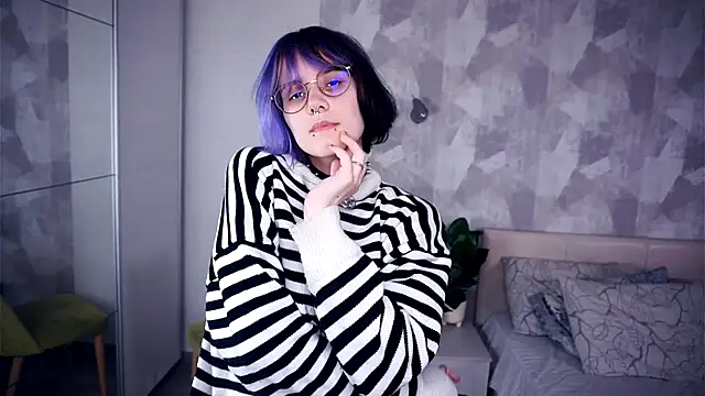 Snapshot of KellePourier chatting on November 2025 05:18:01 PM KellePourier online show from November 2025 05:18:01 PM