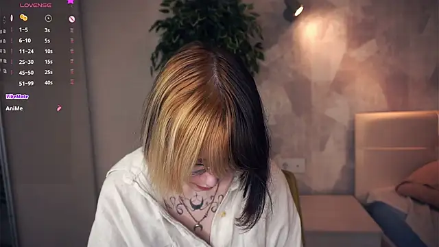 Snapshot of KellePourier chatting on February 2026 06:19:01 PM KellePourier online show from February 2026 06:19:01 PM