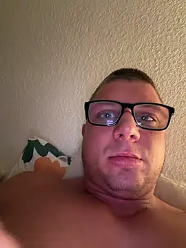 Snapshot of PolishBoy1995 chatting on October 2025 03:29:01 AM PolishBoy1995 online show from October 2025 03:29:01 AM