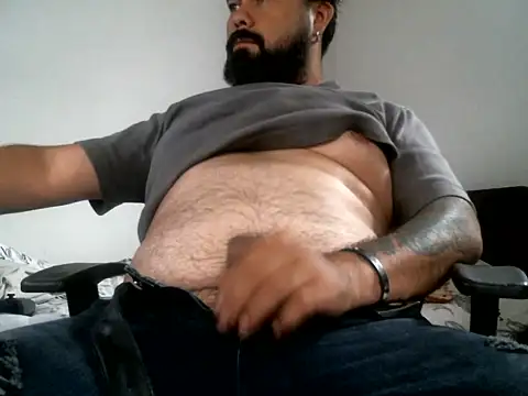 Snapshot of thethickbear chatting on July 2026 07:13:01 PM thethickbear online show from July 2026 07:13:01 PM