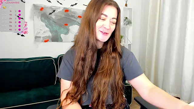 Snapshot of LiyaDaily chatting on October 2025 01:48:04 AM LiyaDaily online show from October 2025 01:48:04 AM