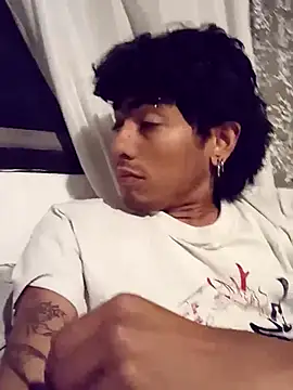 Snapshot of SkinniYamo chatting on February 2026 04:47:02 AM SkinniYamo online show from February 2026 04:47:02 AM