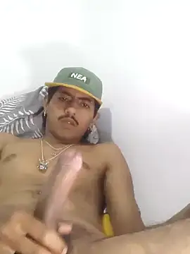 Snapshot of SkinniYamo chatting on October 2025 03:27:01 AM SkinniYamo online show from October 2025 03:27:01 AM