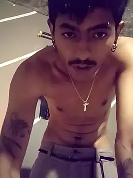 SkinniYamo online show from April 2026 05:33:01 AM