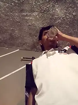 SkinniYamo online show from April 2026 03:30:01 AM