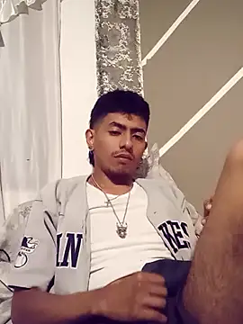 Snapshot of SkinniYamo chatting on March 2026 07:09:02 AM SkinniYamo online show from March 2026 07:09:02 AM