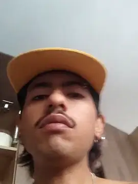 Snapshot of SkinniYamo chatting on October 2025 03:22:01 PM SkinniYamo online show from October 2025 03:22:01 PM