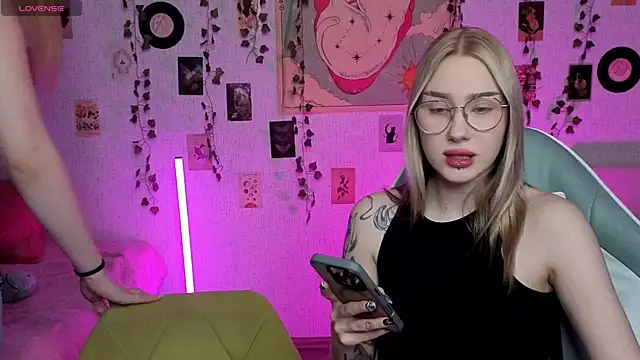  kitEkat   online show from October 2025 08:42:01 PM