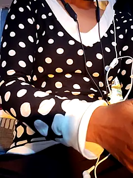 Hot-Rubyy online show from December 2025 03:58:02 PM