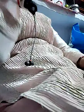 Hot-Rubyy online show from April 2026 05:19:02 PM