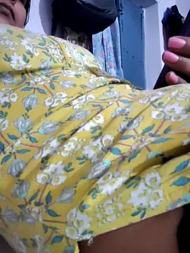 Hot-Rubyy online show from April 2026 05:19:02 PM