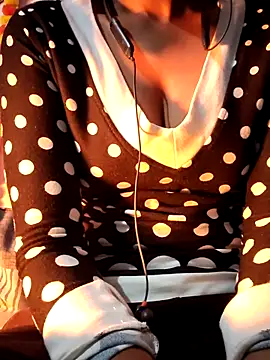 Hot-Rubyy online show from December 2025 02:43:01 AM