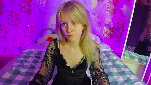 Snapshot of KissChristie__ chatting on November 2025 08:12:02 PM KissChristie online show from November 2025 08:12:02 PM