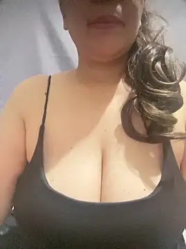 sweetyjhones online show from April 2026 12:56:02 PM