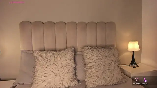 Melanie hillz online show from March 2026 07:09:01 PM