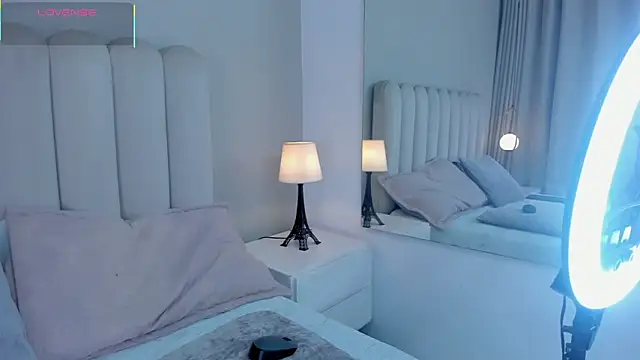 Melanie hillz online show from December 2025 06:54:02 PM