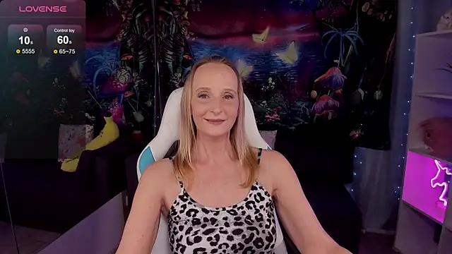 ScarlettPalmer online show from April 2026 12:01:01 PM