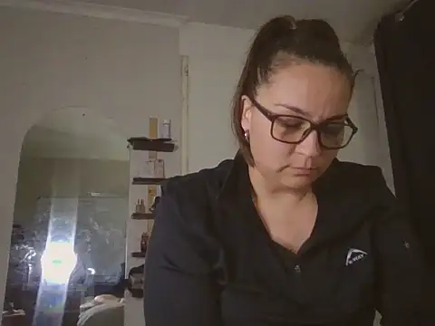 lilMissMarli online show from November 2025 07:47:02 PM