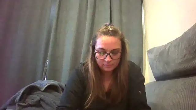 Snapshot of lilMissMarli chatting on February 2026 12:18:01 PM lilMissMarli online show from February 2026 12:18:01 PM