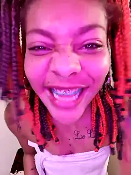 Snapshot of leona_sumiza chatting on November 2025 06:55:02 PM leona sumiza online show from November 2025 06:55:02 PM