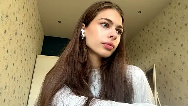 EastLuna online show from October 2025 07:18:02 AM