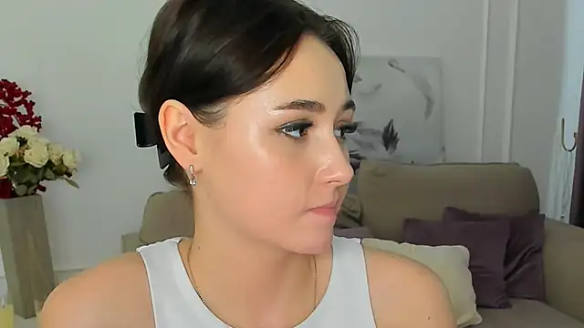 Snapshot of MakeYoueHappy chatting on November 2025 04:49:02 AM MakeYoueHappy online show from November 2025 04:49:02 AM