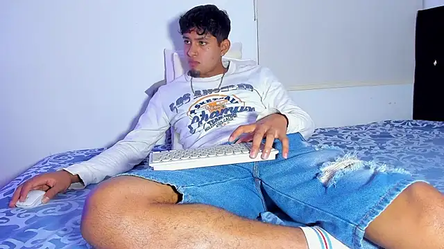 Snapshot of Dominic_King chatting on December 2025 01:39:02 AM Dominic King online show from December 2025 01:39:02 AM