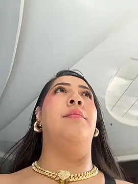 Hannahpradaa  online show from November 2025 09:04:01 PM