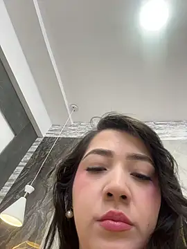 Hannahpradaa  online show from December 2025 11:38:02 AM