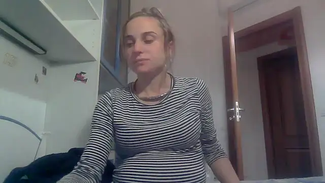 Snapshot of SinnEmily chatting on December 2025 09:31:02 PM SinnEmily online show from December 2025 09:31:02 PM