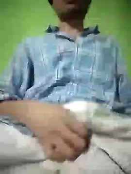 Snapshot of Luckysucks chatting on October 2025 07:02:01 PM Luckysucks online show from October 2025 07:02:01 PM