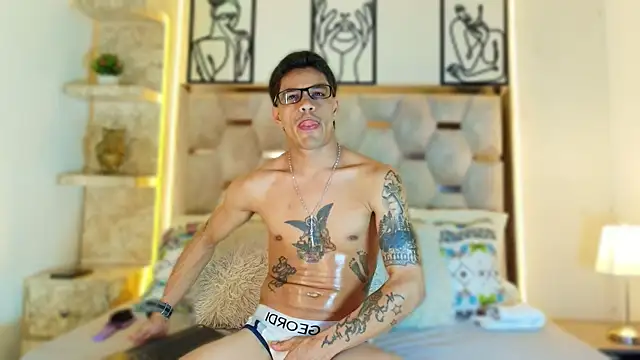 Andrew Haalls online show from December 2025 08:44:02 PM