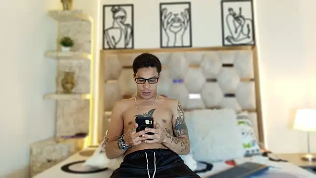 Snapshot of Andrew_Haalls chatting on November 2025 09:26:02 PM Andrew Haalls online show from November 2025 09:26:02 PM