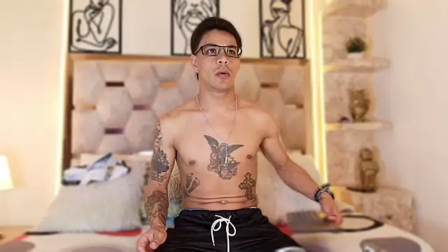 Snapshot of Andrew_Haalls chatting on November 2025 08:46:01 PM Andrew Haalls online show from November 2025 08:46:01 PM