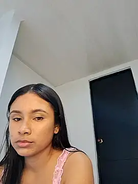 Snapshot of DollyRouse chatting on November 2025 03:32:01 AM DollyRouse online show from November 2025 03:32:01 AM