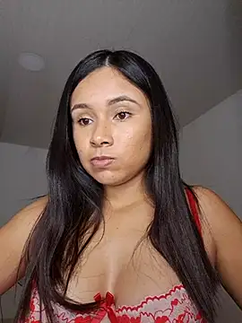 Snapshot of DollyRouse chatting on November 2025 04:33:02 AM DollyRouse online show from November 2025 04:33:02 AM