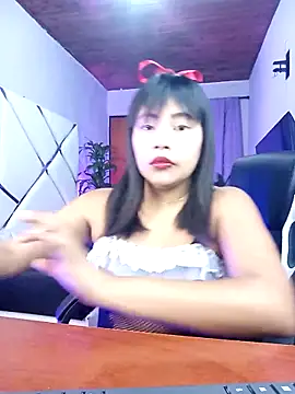 Snapshot of SweetPetiite chatting on October 2025 12:46:01 PM SweetPetiite online show from October 2025 12:46:01 PM