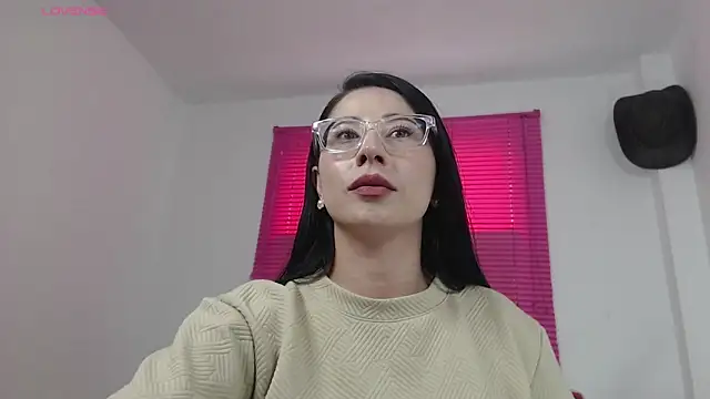 Emma Hotkiss online show from April 2026 07:40:02 PM