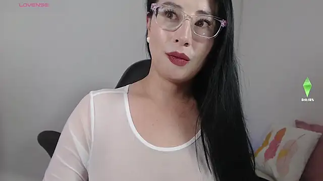 Emma Hotkiss online show from May 2026 12:04:02 AM