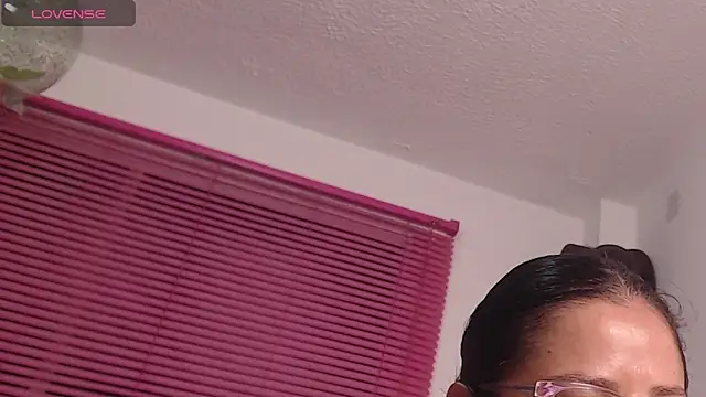 Emma Hotkiss online show from April 2026 02:19:01 AM