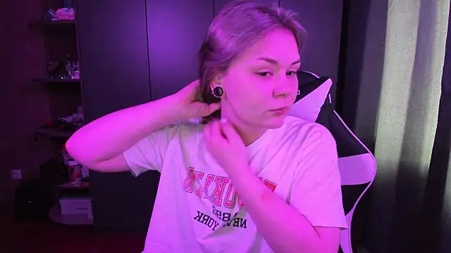 sophia lix online show from November 2025 05:23:02 AM