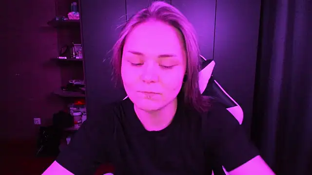 sophia lix online show from November 2025 01:59:02 PM