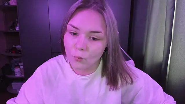 sophia lix online show from December 2025 05:53:01 AM