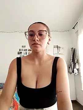 bellastorme04 online show from March 2026 08:32:02 PM