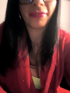 Snapshot of paularois chatting on November 2025 04:06:02 AM paularois online show from November 2025 04:06:02 AM