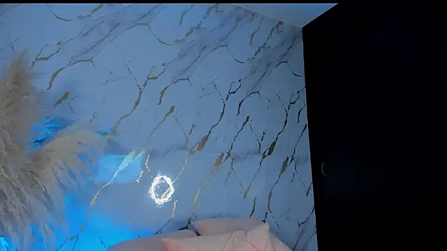 Julig01 online show from December 2025 11:05:02 PM