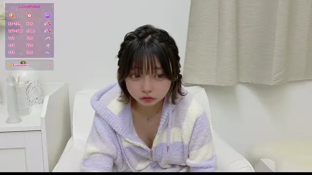 Snapshot of -Yoru- chatting on February 2026 08:57:02 AM -Yoru- online show from February 2026 08:57:02 AM