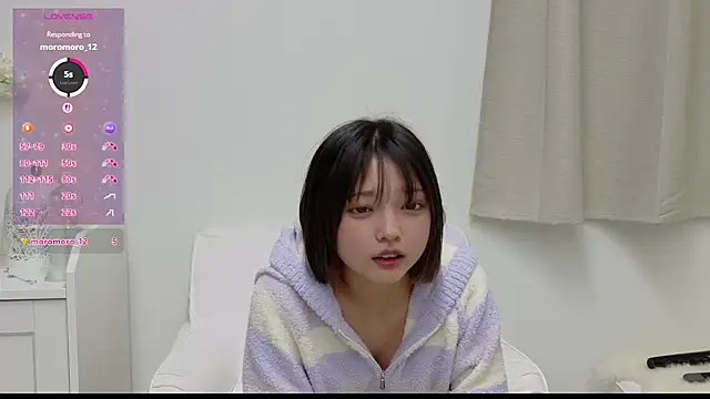 Snapshot of -Yoru- chatting on February 2026 08:33:02 AM -Yoru- online show from February 2026 08:33:02 AM