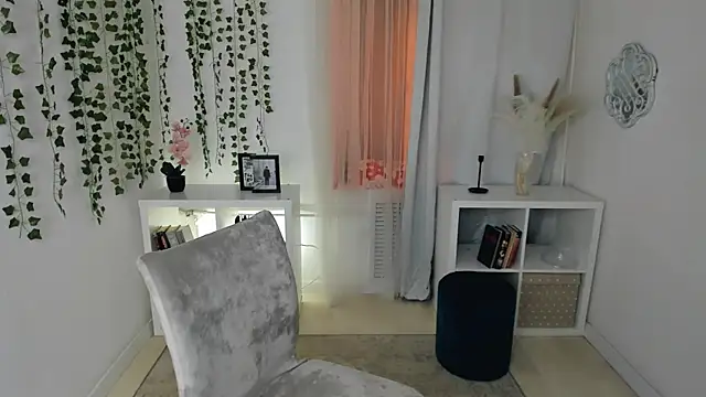 Evanessa Johns online show from December 2025 10:36:01 AM